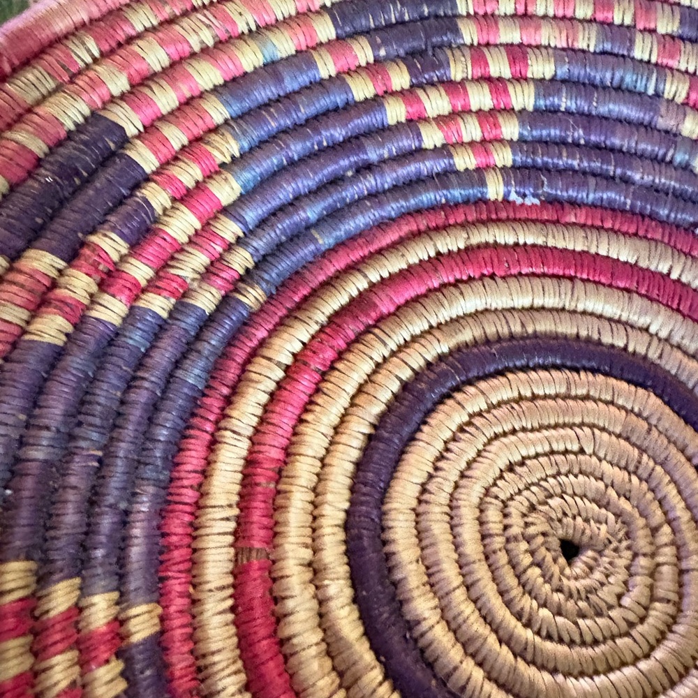 Hand-woven basket/#NativeAmerican coiled Navaho.12 in round|4 in height#decor - Picture 3 of 6